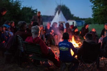 Kreativfreizeit auf Hof Balm - Sitzkissen und transparente Filze - ungekämmt/ ungewaschenFilzen mit Rohwolle  Beispiel 4