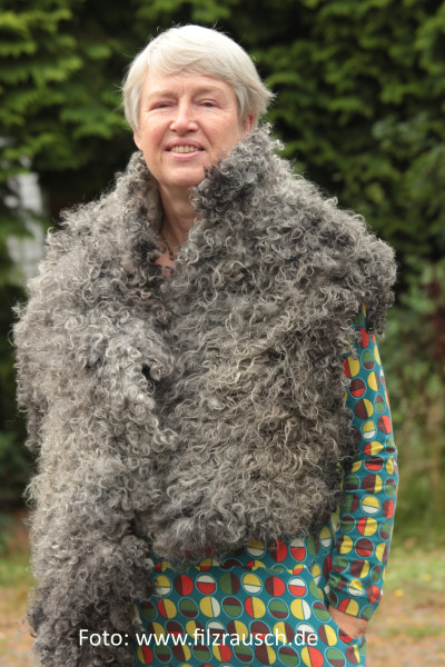 Rohwolle filzen - Kr&auml;gen, Umh&auml;nge, H&uuml;te, Hauben,... Beispiel 2